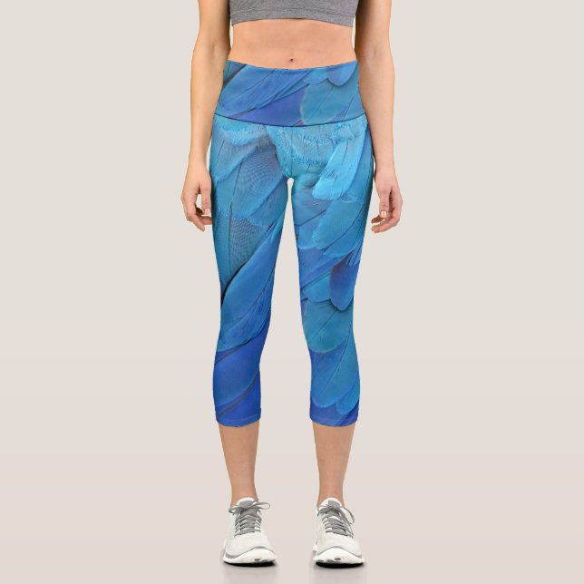 I'm blue - parrot feathers close up  capri leggings (Front)