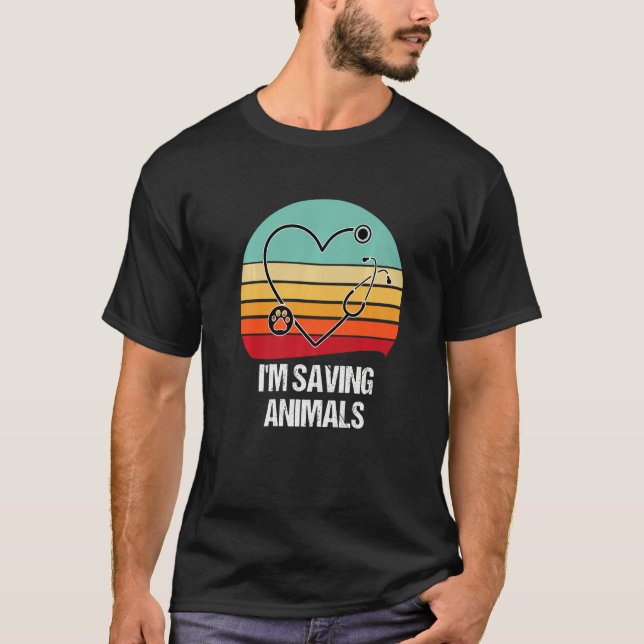I'M Saving Animals Veterinarian Veterinary Technic T-Shirt (Front)
