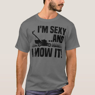 Im Sexy and I Mow It Lawn Mowing Funny Gardening   T-Shirt