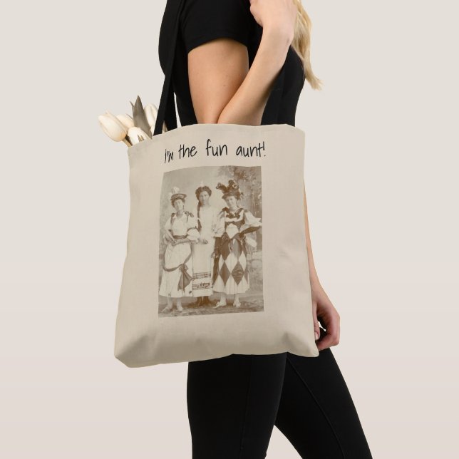 I'm the "fun aunt" tote bag (Close Up)