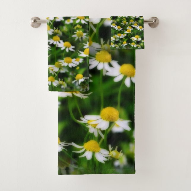 In a Dreamy Field of Chamomile Bath Towel Set (Insitu)