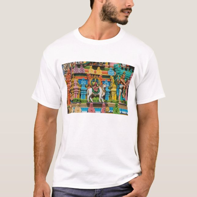 INDIA, Tamil Nadu, Chennai: Kapaleeshwarar T-Shirt (Front)