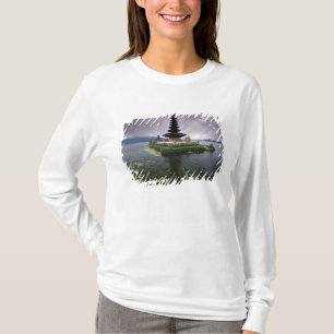 Indonesia, Bali, Ulun Danu Temple. T-Shirt