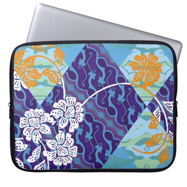 Indonesian batik motifs with very distinctive plan laptop sleeve (Front)