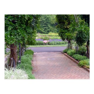 Inniswood Perennial Border and Green