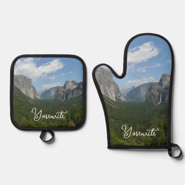 Inspiration Point in Yosemite National Park Oven Mitt & Pot Holder Set (Front)