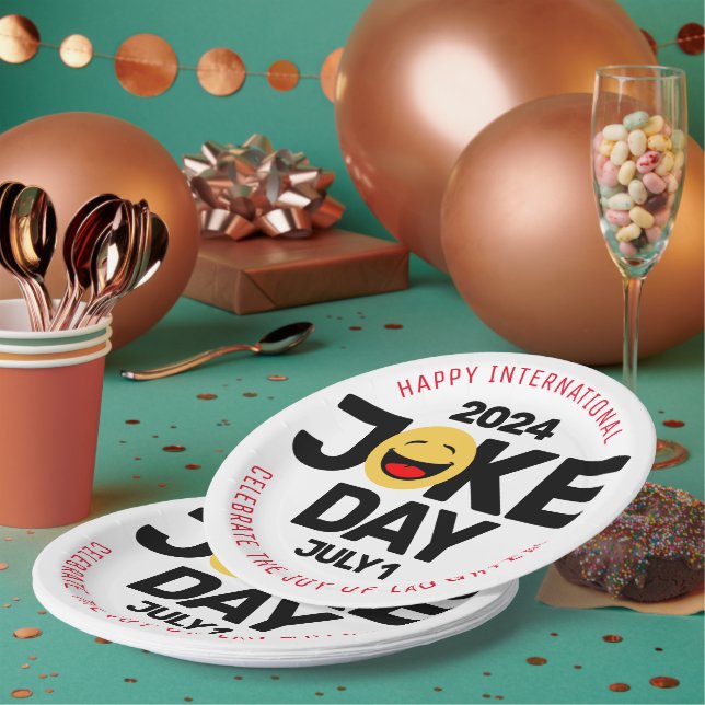 International Joke Day Laughing Face Paper Plates (Multi)