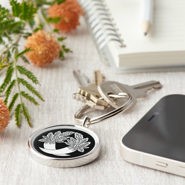 Intersecting radishes keychain (Side)