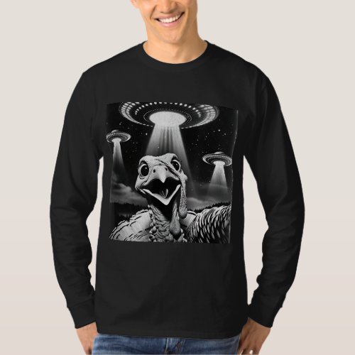 Invasion Funny Thanksgiving Meme Alien Turkey UFO  T_Shirt