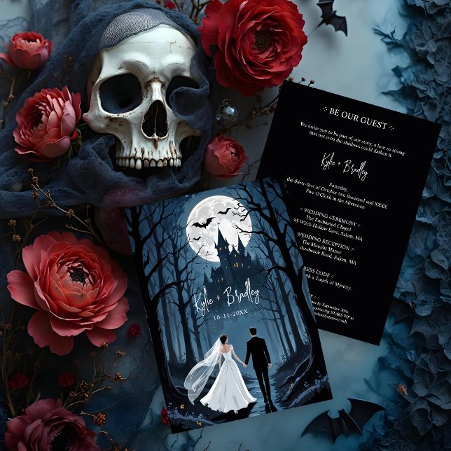 Invitación Bosque espeluznante de la pareja de recién casados (Wedding Couple in Spooky Forest Toward Haunted Castle Invitations Cards.)