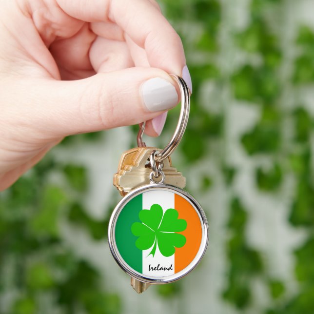 Ireland & four leaf clover, Irish flag /sport fans Keychain (Hand)