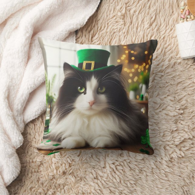 Irish black and white kitty throw pillow (Blanket)