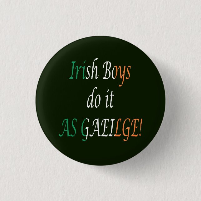 Irish boys do it as gaeilge pbcnt button (Front)