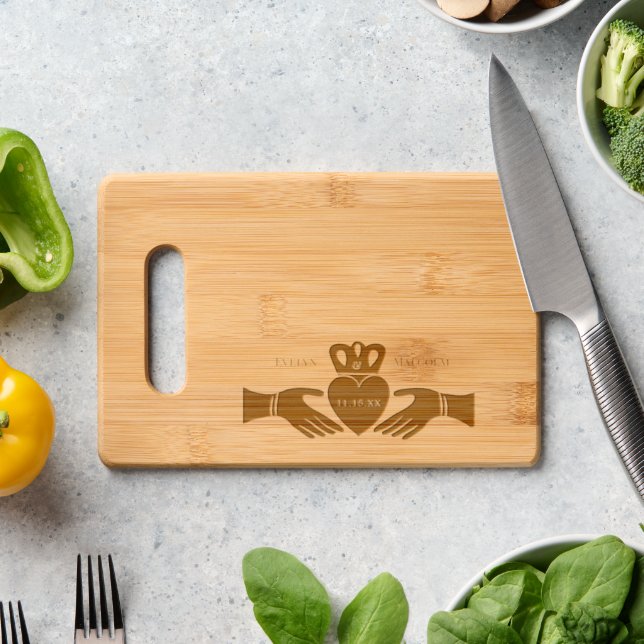 Irish Claddagh Ring Simple Graphic Personalized Engraved Cutting Board (Kitchen Counter)