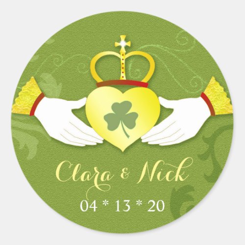 Irish Elegance Gold  Green Wedding Favor Classic Round Sticker