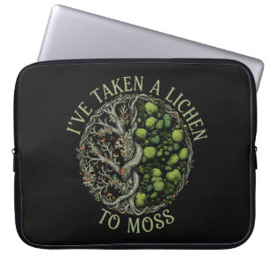 I've Taken a Lichen to Moss - Funny Nature Pun Des Laptop Sleeve