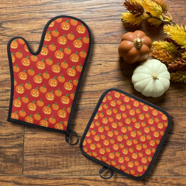 Jack-o-Lantern Pumpkin Pattern Maroon Halloween Oven Mitt & Pot Holder Set (Creator Uploaded)
