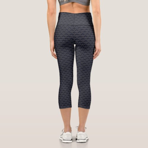 Japandi floral pattern _ Smoky Mist Capri Leggings