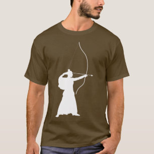 Japanese archer with bow and arrow in archery (2) T-Shirt