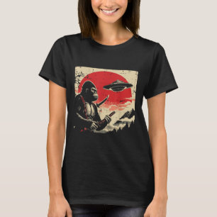 Japanese Bigfoot Samurai Ufo Vintage Sasquatch Men T-Shirt