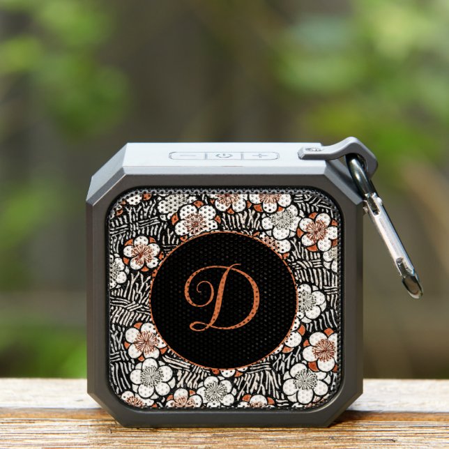 Japanese Black and Red Floral Pattern Bluetooth Speaker (Insitu(Outdoor))