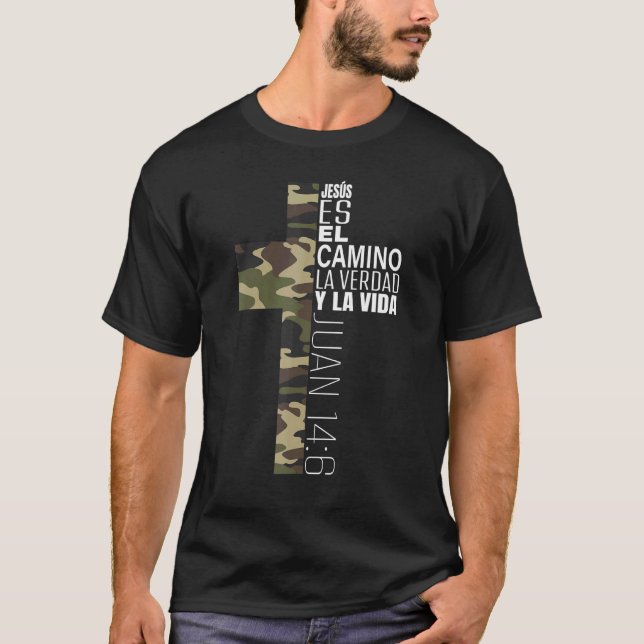 Jesus Christian Spanish   Men Religious Verse Camo T-Shirt (Front)