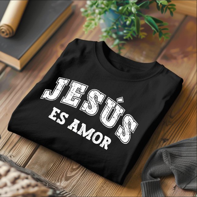 Jesús Es Amor Distressed Christian Spanish T-Shirt (Creator Uploaded)