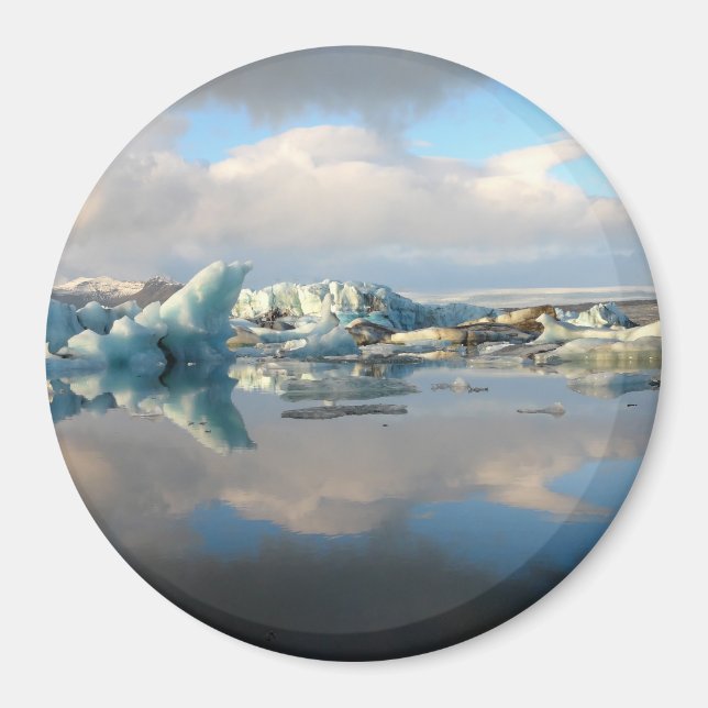 Jokulsarlon iceberg lake reflection round magnet (Front)