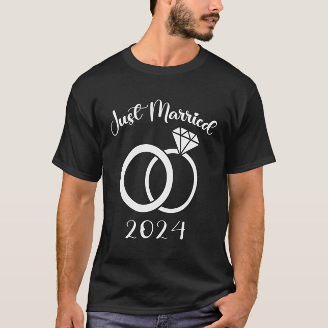 Just Married 2024 Wedding Rings Newlyweds T-Shirt (Front)