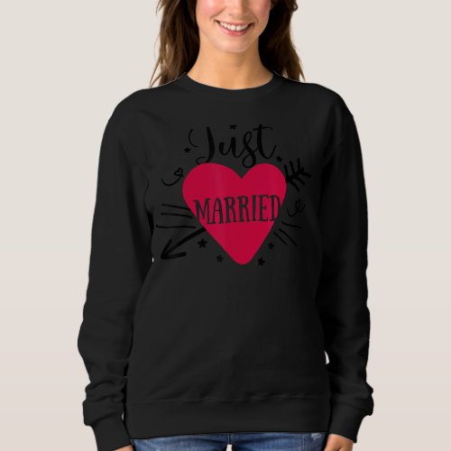 Just Married Arrow Heart Newlyweds Matching Honeym Sweatshirt