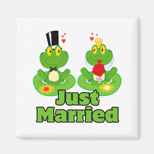 just married bride and groom froggy frogs magnet
