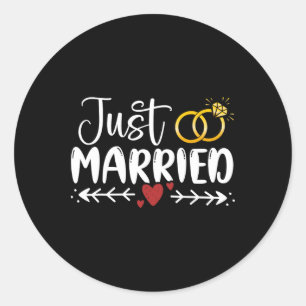 Just Married Couple Newlywed Bride And Groom Weddi Classic Round Sticker