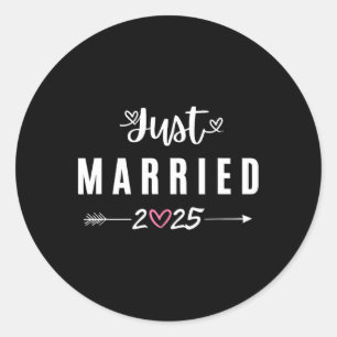 Just Married Est 2025 Honeymoon Wedding Couples An Classic Round Sticker