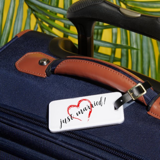 Just Married Heart Luggage Tag (Front Insitu 3)
