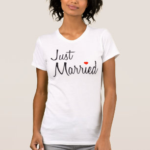 Just Married (Script With Red Heart) T-Shirt