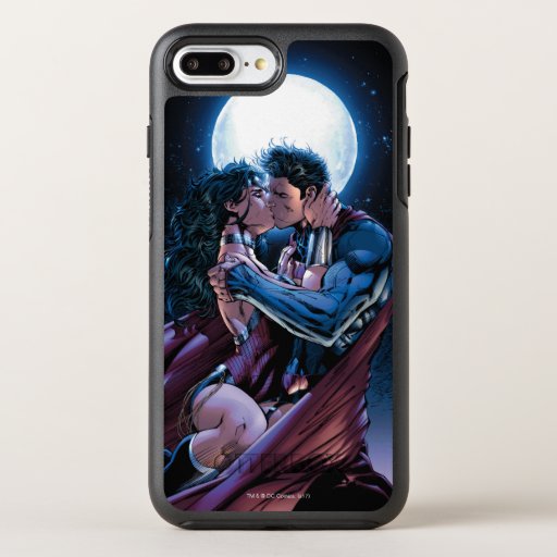 Justice League #12 Wonder Woman & Superman Kiss OtterBox Symmetry iPhone 8 Plus/7 Plus Case