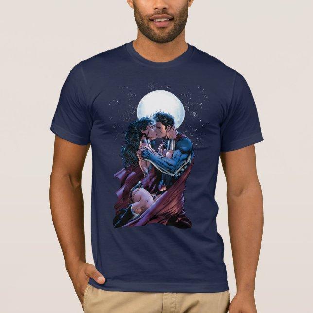 Justice League #12 Wonder Woman & Superman Kiss T-Shirt (Front)