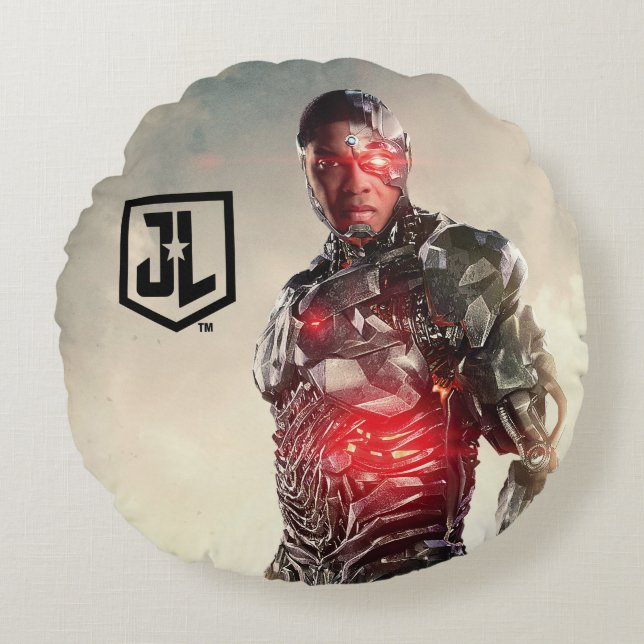 Justice League | Cyborg On Battlefield Round Pillow (Front)