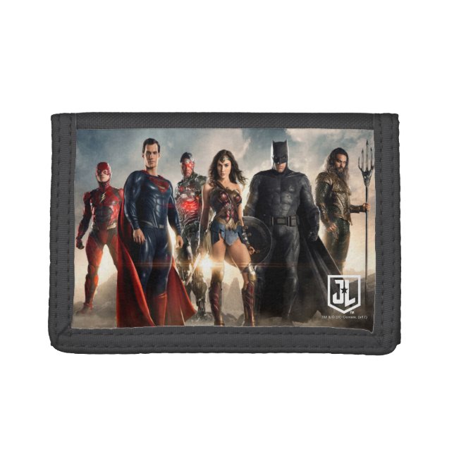 Justice League | Justice League On Battlefield Trifold Wallet (Front)