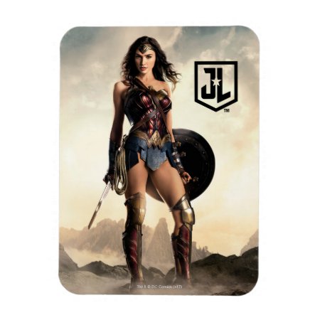 Justice League | Wonder Woman On Battlefield Magnet