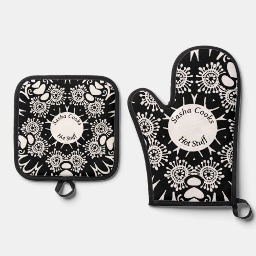 Kaleidoscope Floral in Black and White Oven Mitt  Pot Holder Set