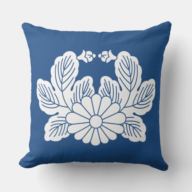 Kaniku (Monno-izumi) Throw Pillow (Front)