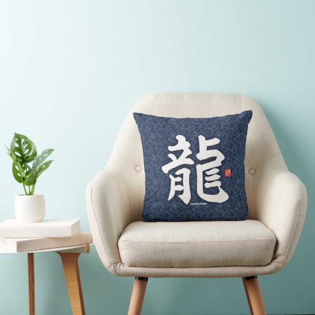 Kanji - Japanese dragon - Throw Pillow (Chair)