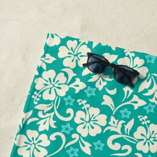 Kapalua Pareau Hawaiian Hibiscus - Green Beach Towel (In Situ)