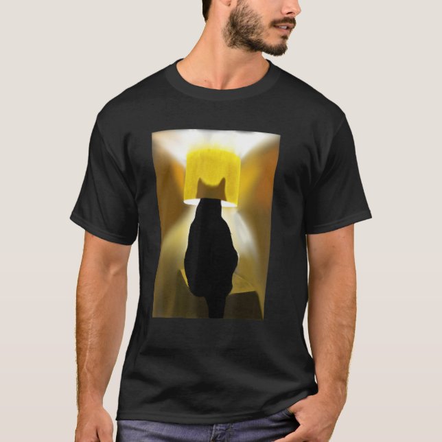 Keep warm from the light bulb in the lamp Cat tee (Front)