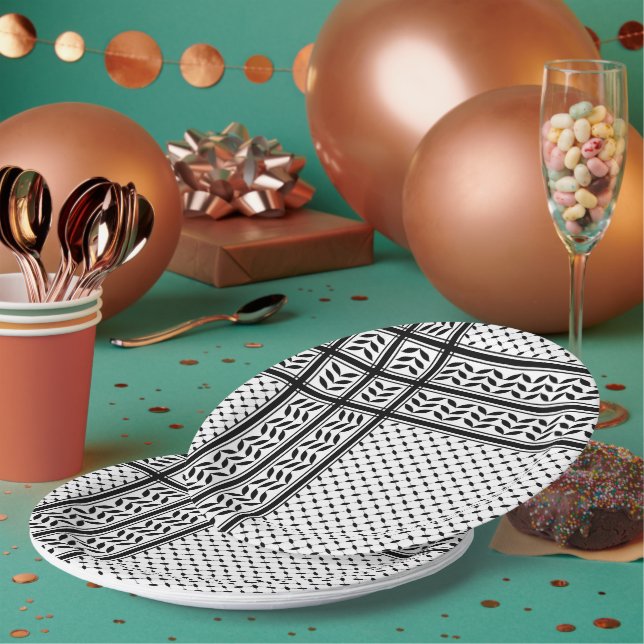 Keffiyeh Symbol of Palestine Resistance Pattern Paper Plates (Multi)