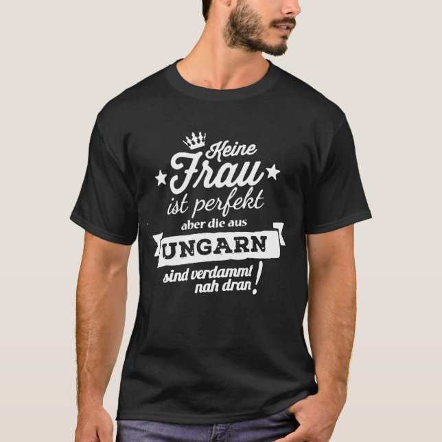Keine Frau ist Perfekt Aber Die Aus Ungarn Sind Ve T-Shirt (Front)