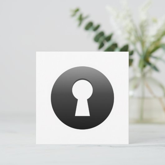 Keyhole Button (Standing Front)