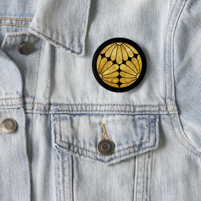 Kiku Chrysanthemum Mon gold on black Button (In Situ)