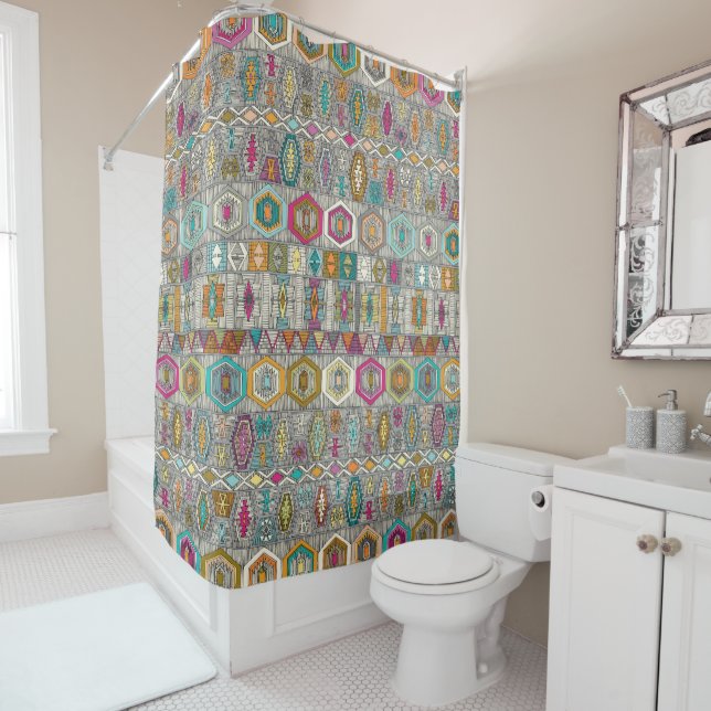 kilim pembe shower curtain (In Situ)